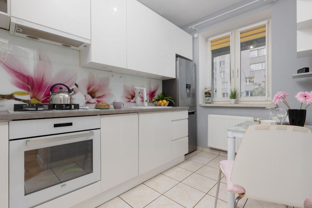Studio Bielany With Home Office Near Metro Station By Noclegi Renters وارسو المظهر الخارجي الصورة