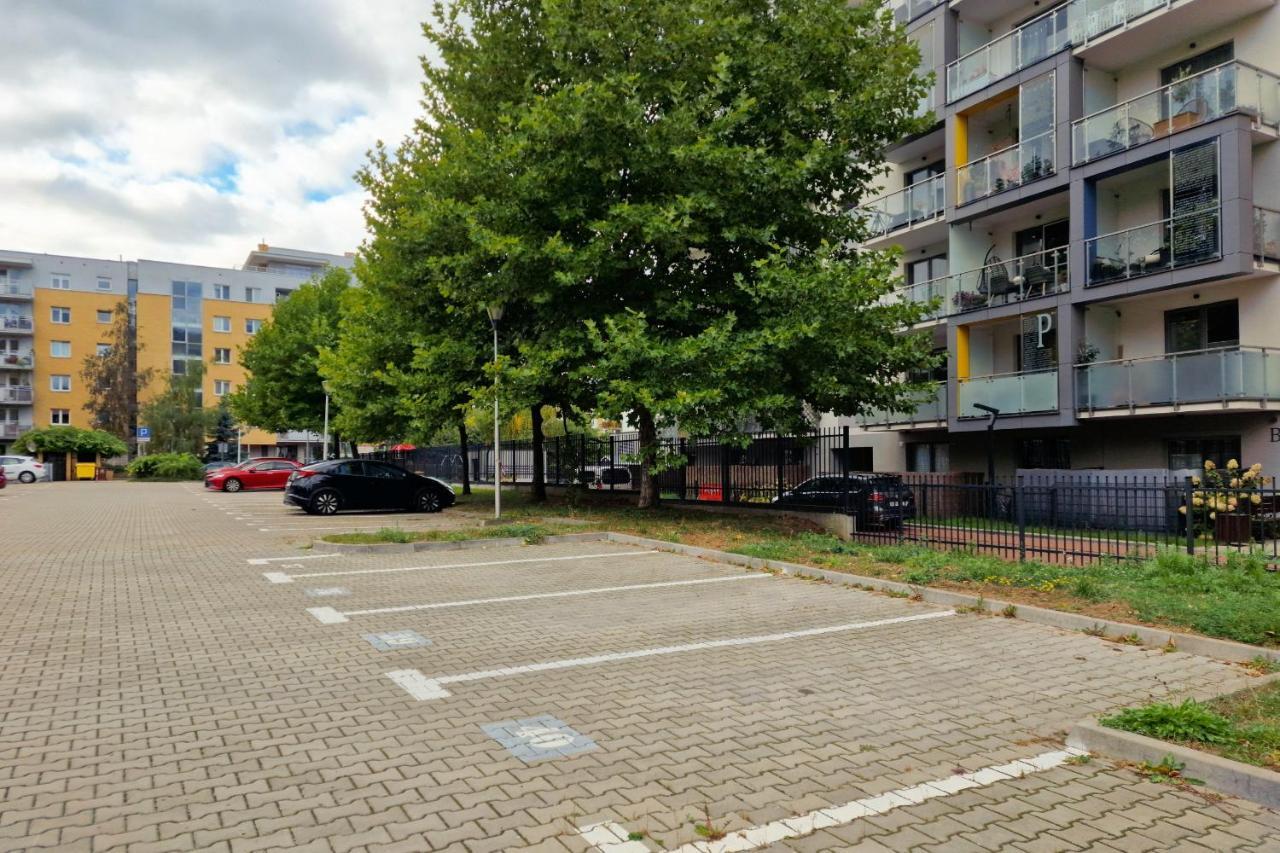 Studio Bielany With Home Office Near Metro Station By Noclegi Renters وارسو المظهر الخارجي الصورة